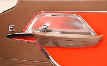 Chrysler-New-yorker-1957-Cloud-White-Ghaugin-Red-7