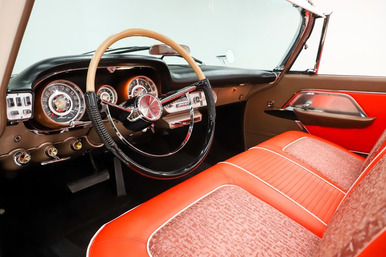 Chrysler-New-yorker-1957-Cloud-White-Ghaugin-Red