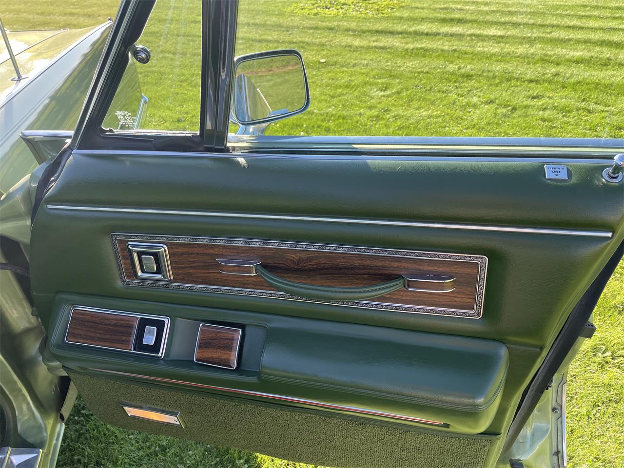 Chrysler-New-yorker-1973-Green-Green-16