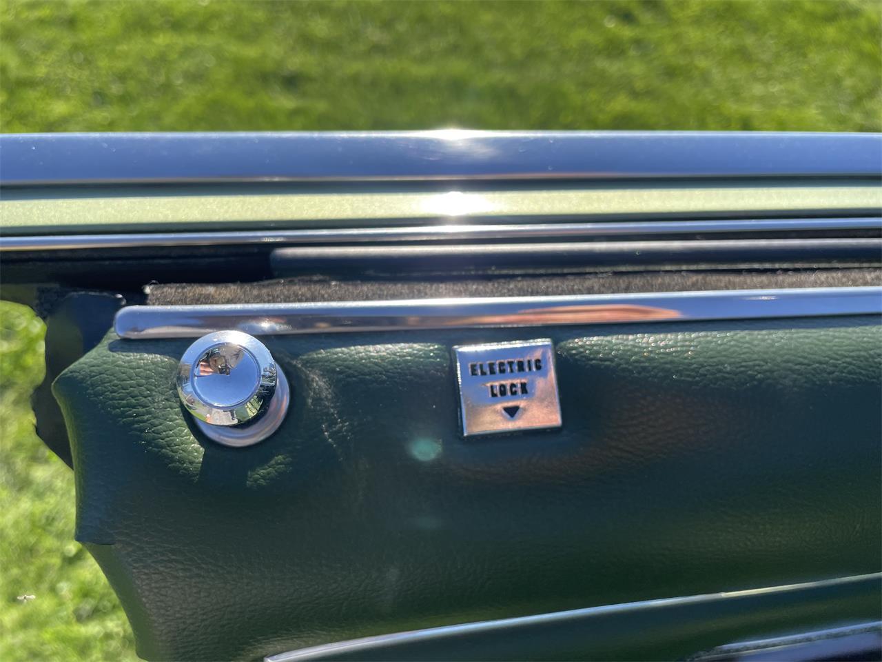 Chrysler-New-yorker-1973-Green-Green-17