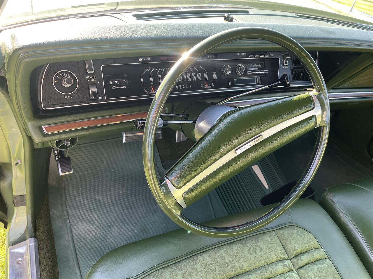 Chrysler-New-yorker-1973-Green-Green-19