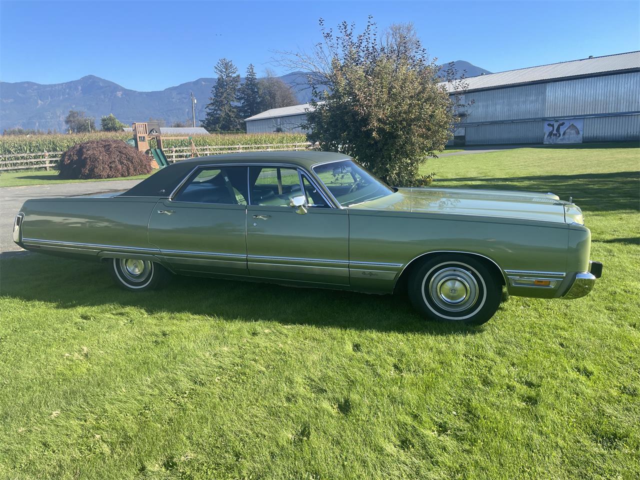 Chrysler-New-yorker-1973-Green-Green-2