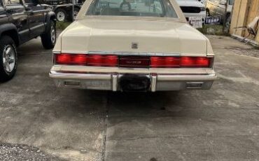 Chrysler-New-yorker-1979-12