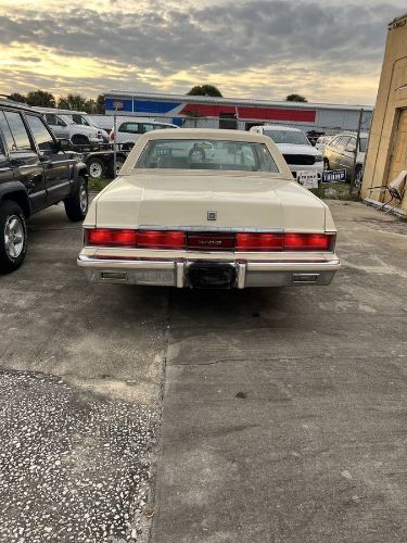 Chrysler-New-yorker-1979-12
