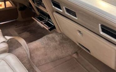 Chrysler-New-yorker-1979