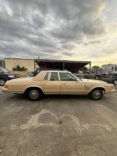Chrysler-New-yorker-1979-4