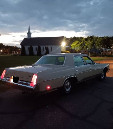 Chrysler-Newport-1976-2