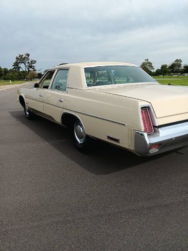 Chrysler-Newport-1976-21
