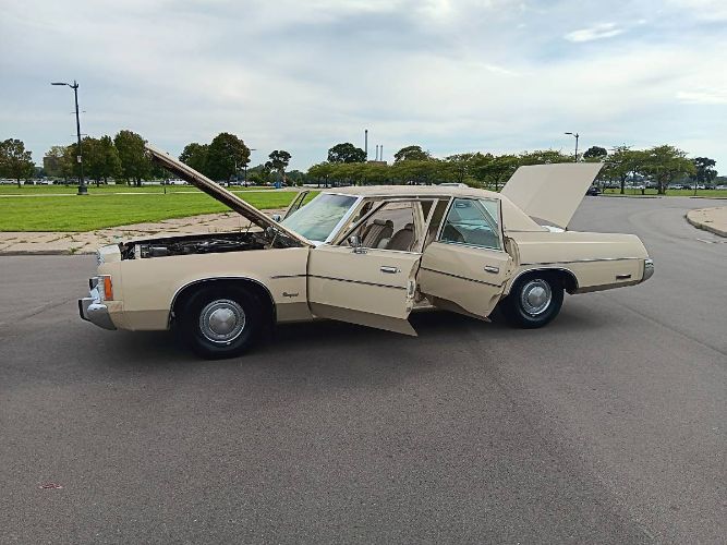 Chrysler-Newport-1976-4