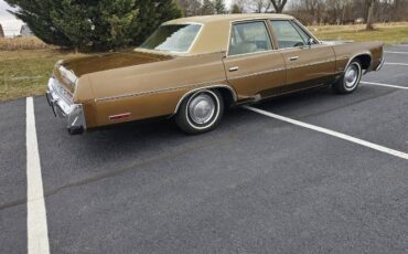 Chrysler-Newport-1977-Brown-Gold-Cloth-14