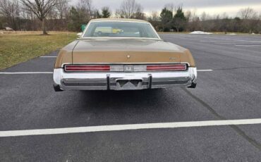 Chrysler-Newport-1977-Brown-Gold-Cloth-15