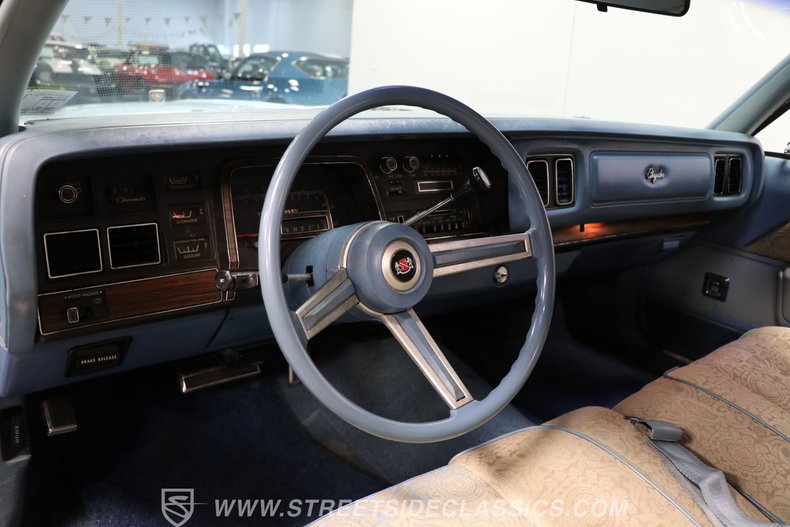 Chrysler-Newport-1977-Light-Blue-Blue-1