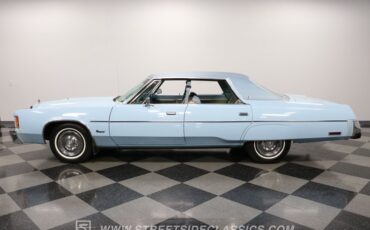 Chrysler-Newport-1977-Light-Blue-Blue-14