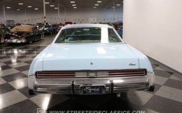 Chrysler-Newport-1977-Light-Blue-Blue-17