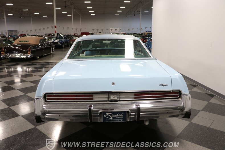 Chrysler-Newport-1977-Light-Blue-Blue-17