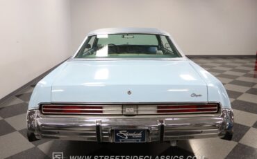 Chrysler-Newport-1977-Light-Blue-Blue-18