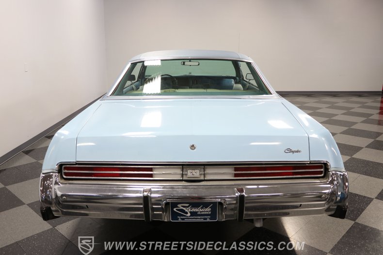 Chrysler-Newport-1977-Light-Blue-Blue-18