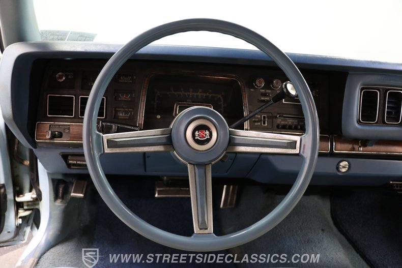 Chrysler-Newport-1977-Light-Blue-Blue-2