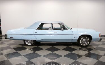 Chrysler-Newport-1977-Light-Blue-Blue-22