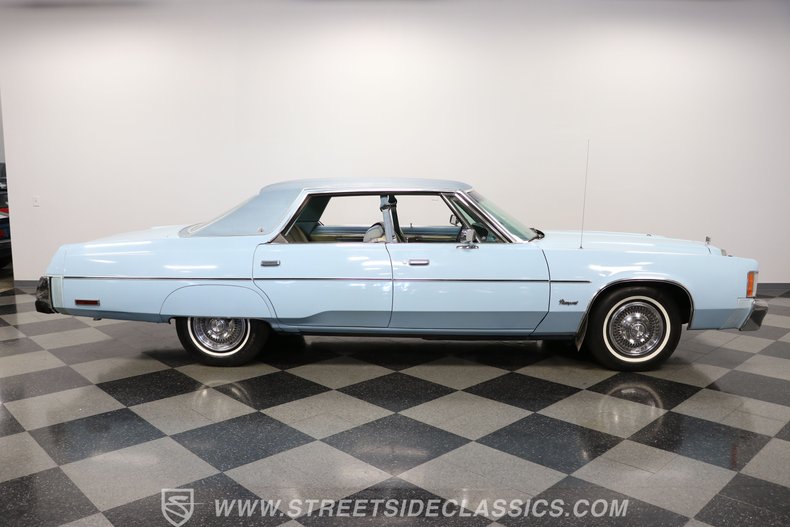 Chrysler-Newport-1977-Light-Blue-Blue-22