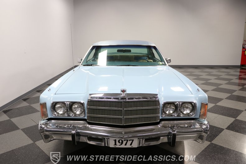 Chrysler-Newport-1977-Light-Blue-Blue-26