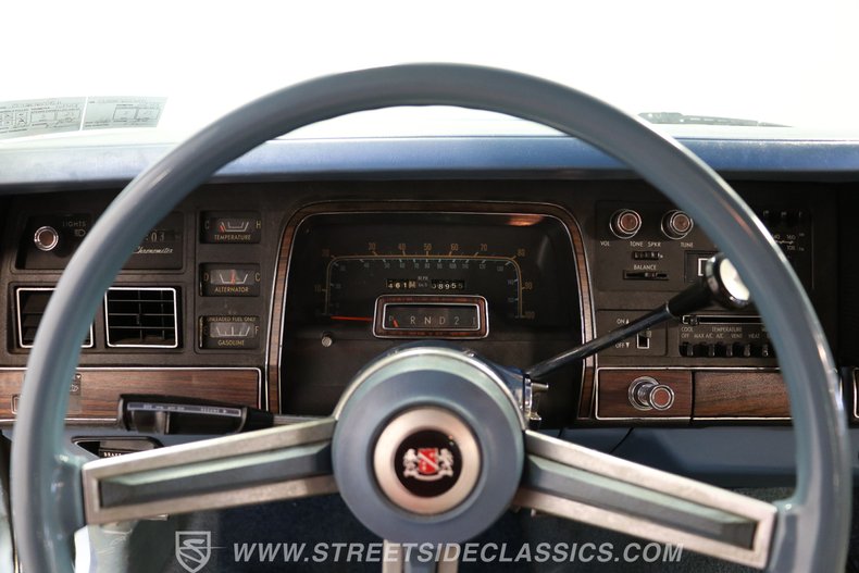 Chrysler-Newport-1977-Light-Blue-Blue-3