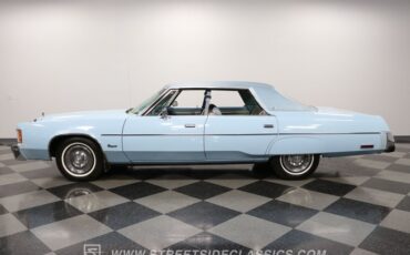 Chrysler-Newport-1977-Light-Blue-Blue-30