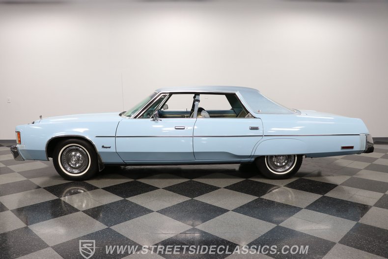 Chrysler-Newport-1977-Light-Blue-Blue-30