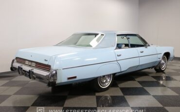 Chrysler-Newport-1977-Light-Blue-Blue-35