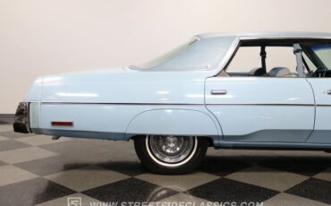 Chrysler-Newport-1977-Light-Blue-Blue-39