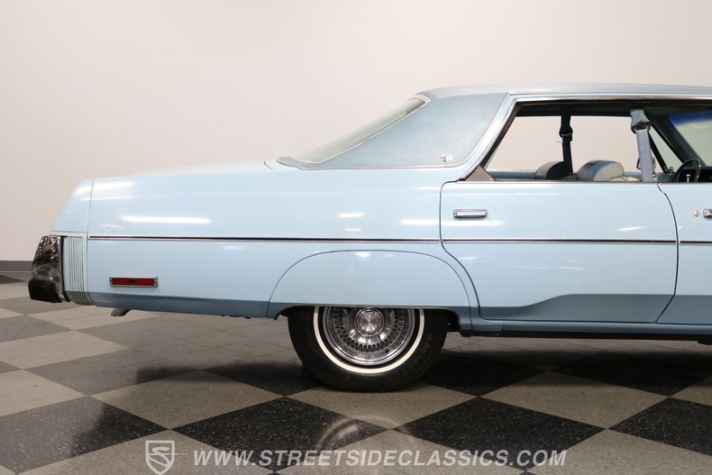 Chrysler-Newport-1977-Light-Blue-Blue-39