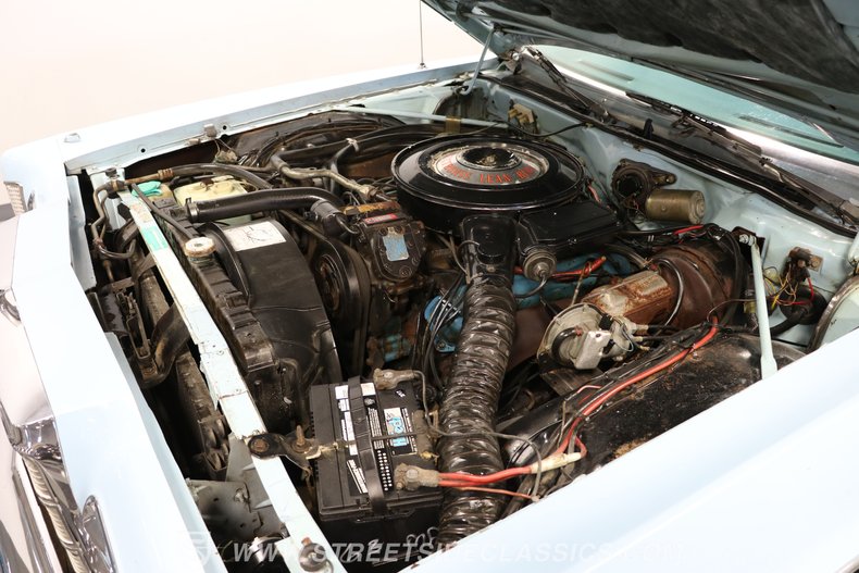 Chrysler-Newport-1977-Light-Blue-Blue-43