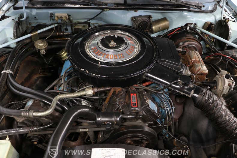 Chrysler-Newport-1977-Light-Blue-Blue-45