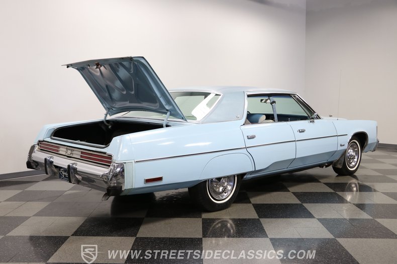 Chrysler-Newport-1977-Light-Blue-Blue-47