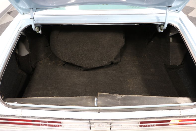 Chrysler-Newport-1977-Light-Blue-Blue-49