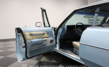 Chrysler-Newport-1977-Light-Blue-Blue-6