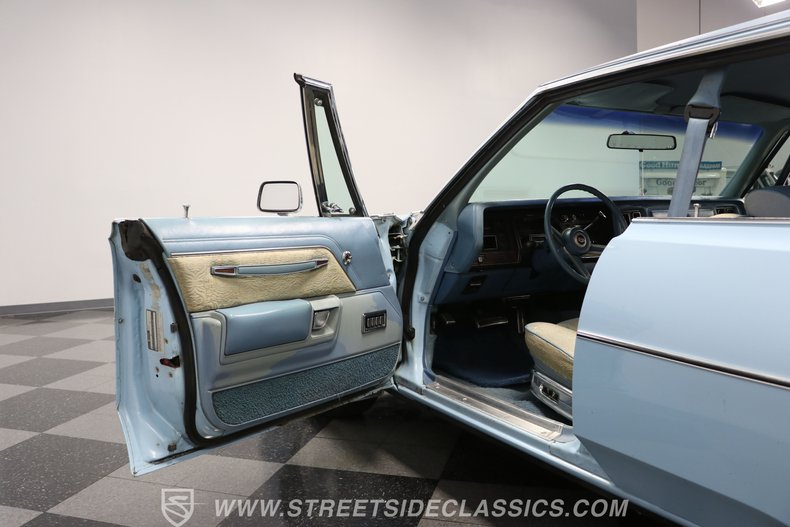 Chrysler-Newport-1977-Light-Blue-Blue-6