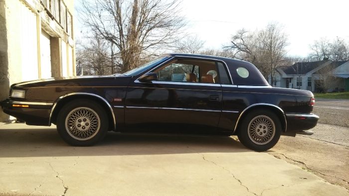 Chrysler-Other-1989-Burgundy-Tan