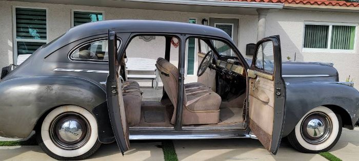 Chrysler-Royal-1941-Gray-18