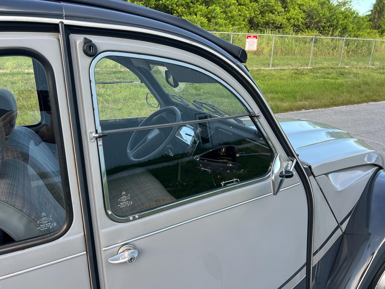 Citroen-2CV-1985-coupe-10