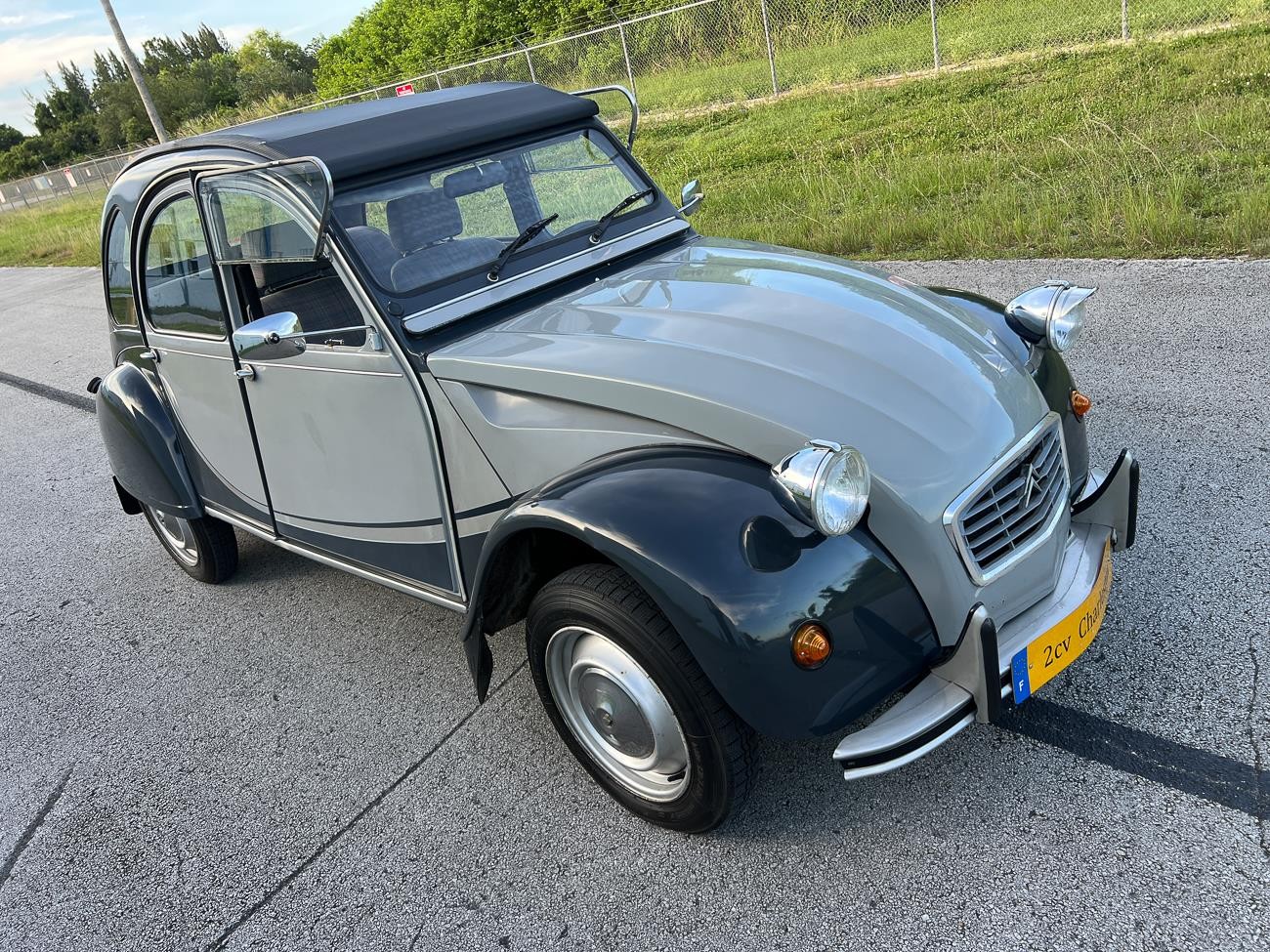 Citroen-2CV-1985-coupe-12