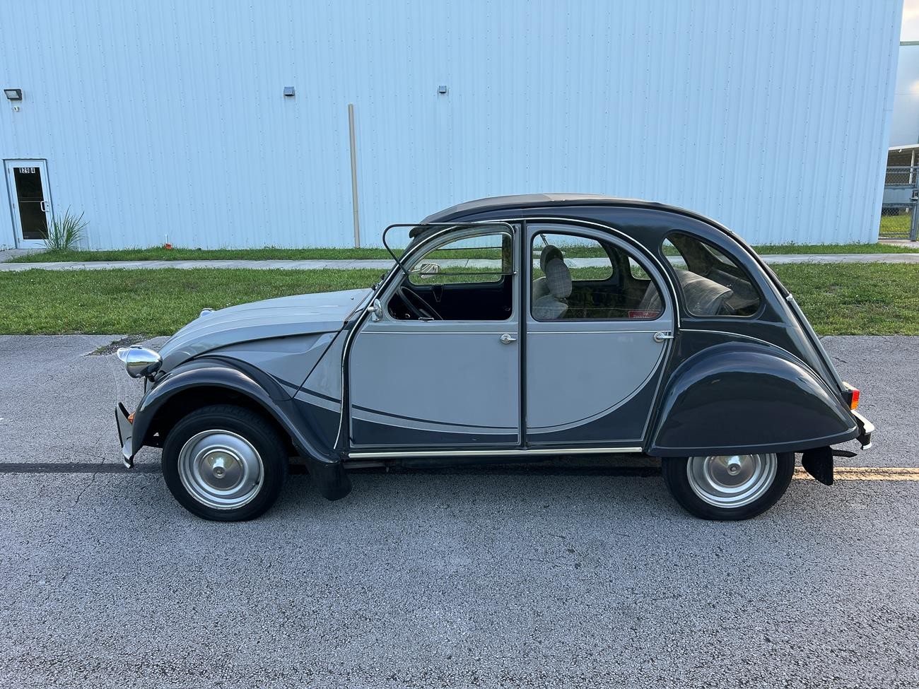 Citroen-2CV-1985-coupe-2