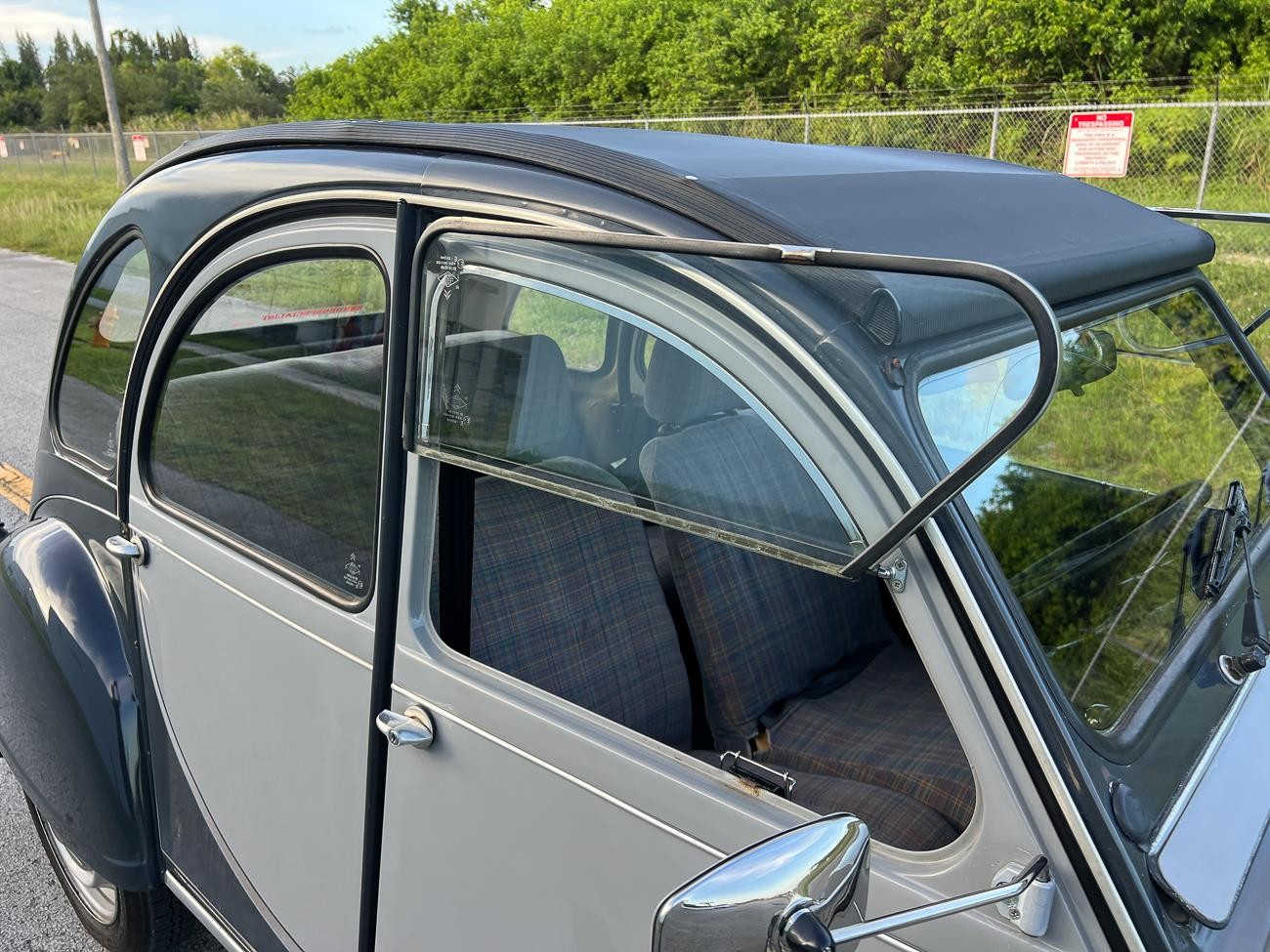 Citroen-2CV-1985-coupe-37