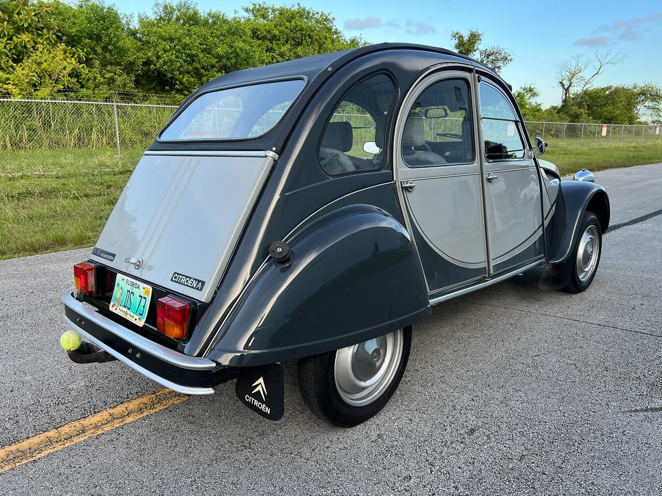 Citroen-2CV-1985-coupe-9