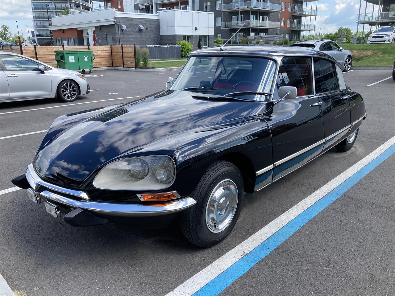 Citroen-Ds21-pallas-1971-Black-Burgundy-11