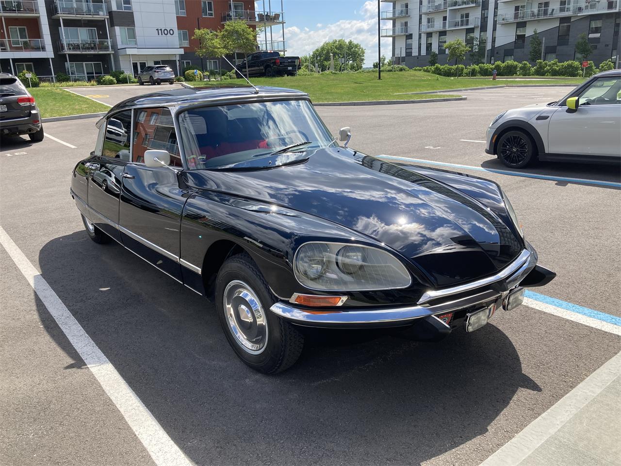 Citroen-Ds21-pallas-1971-Black-Burgundy-19