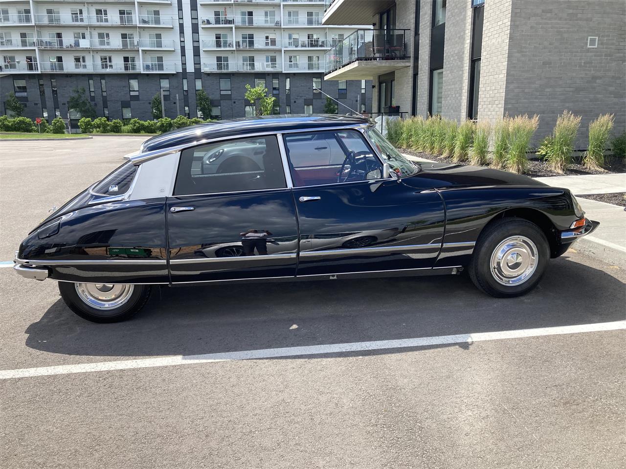 Citroen-Ds21-pallas-1971-Black-Burgundy-20