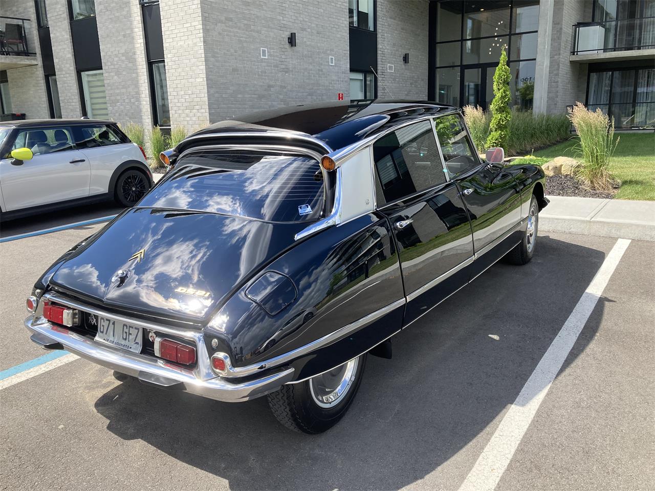 Citroen-Ds21-pallas-1971-Black-Burgundy-23