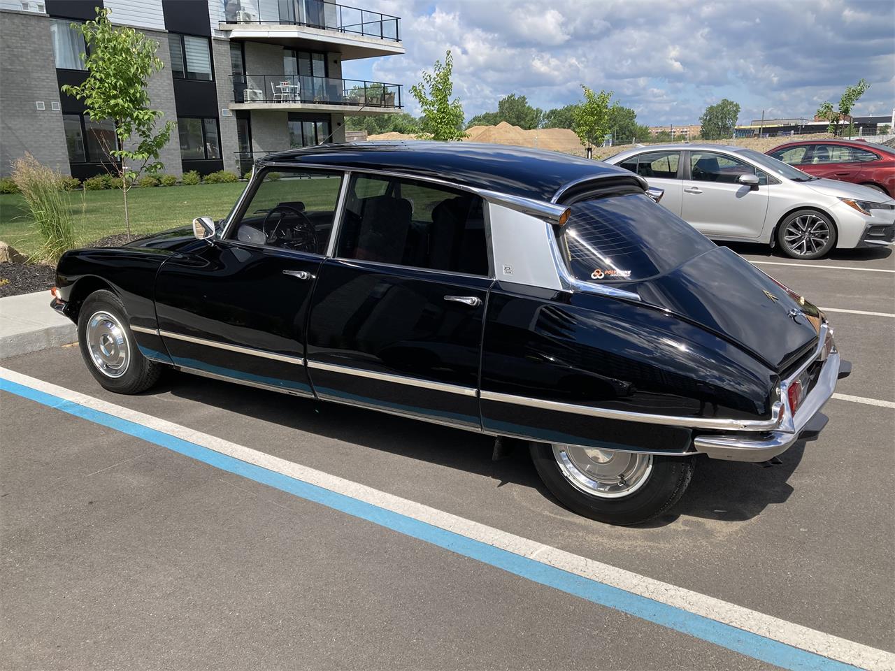 Citroen-Ds21-pallas-1971-Black-Burgundy-25
