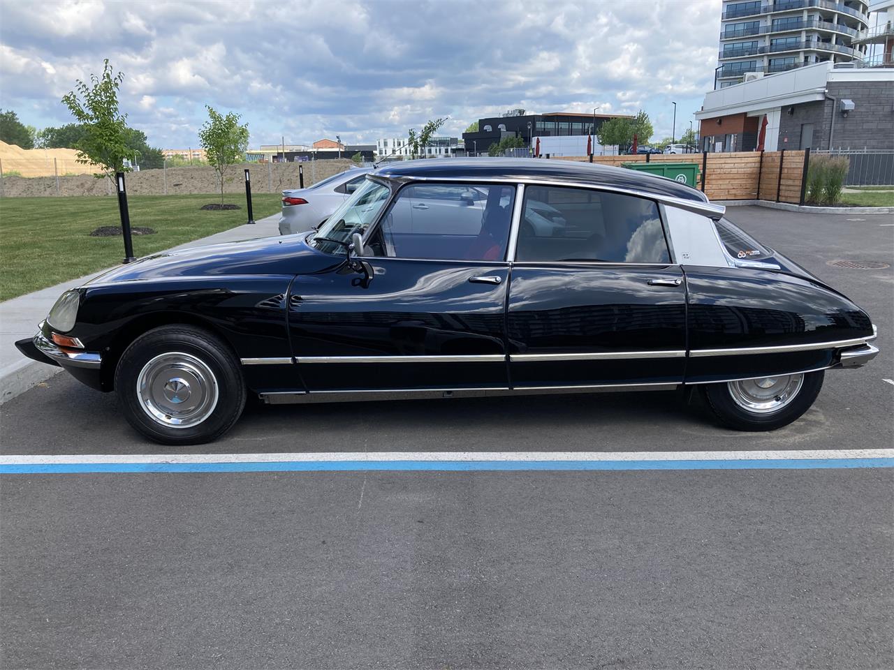 Citroen-Ds21-pallas-1971-Black-Burgundy-26